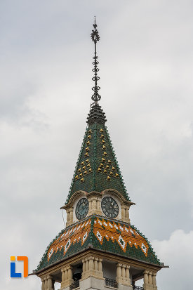 ceasurile-de-pe-fosta-primarie-a-municipiului-azi-prefectura-din-targu-mures-judetul-mures.jpg