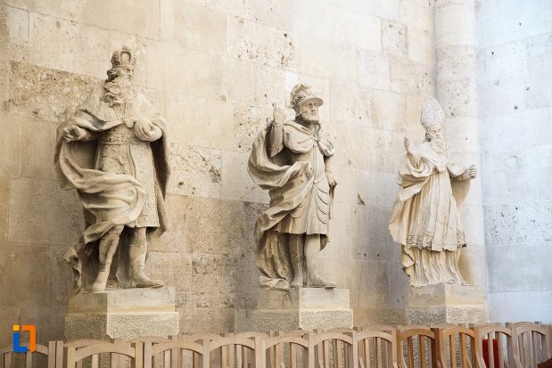 cele-trei-statui-din-catedrala-romano-catolica-sfantul-mihail-din-alba-iulia-judetul-alba.jpg