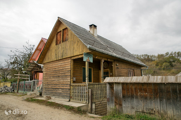ceramica-sacel-judetul-maramures-vedere-din-strada.jpg