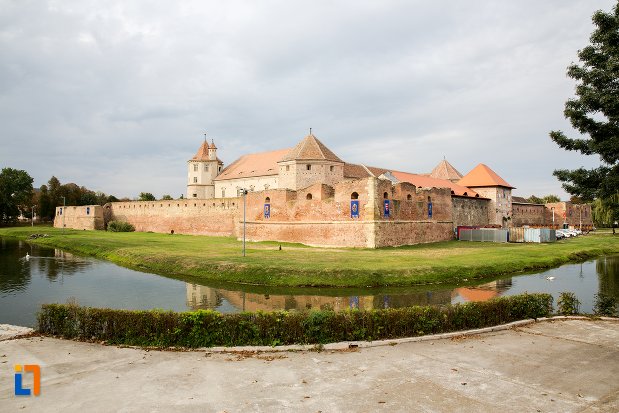 cetatea-fagaras-judetul-brasov.jpg