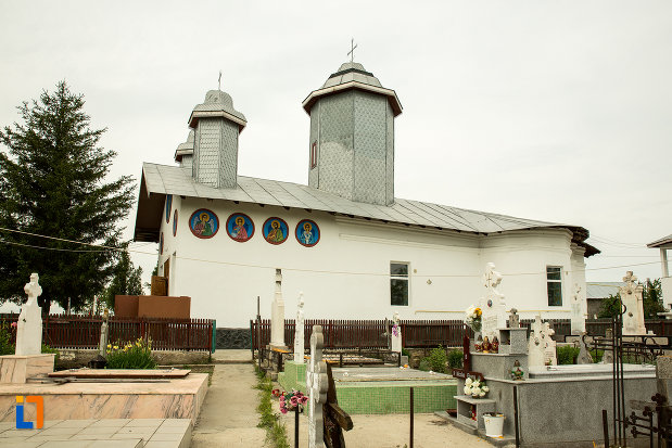 cimitirul-cu-biserica-cuvioasa-paraschiva-din-teis-judetul-olt.jpg
