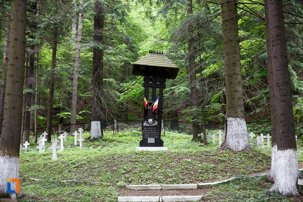 cimitirul-eroilor-din-azuga-judetul-prahova.jpg