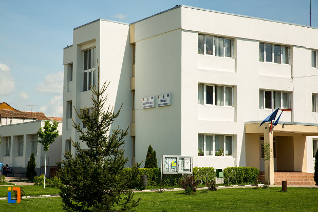 cladire-administrativa-din-orasul-scornicesti-judetul-olt.jpg