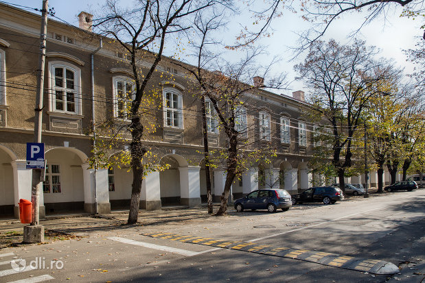 cladire-canonicilor-din-oradea-judetul-bihor.jpg