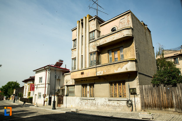 cladire-cu-etaj-din-ansamblul-urban-str-mihai-eminescu-din-slatina-judetul-olt.jpg