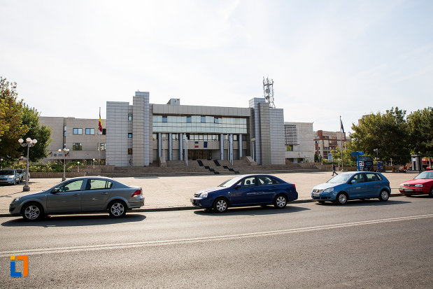 cladire-din-orasul-calarasi-judetul-calarasi.jpg