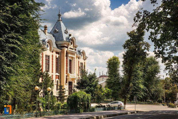 cladire-din-orasul-dorohoi-judetul-botosani.jpg