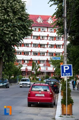cladire-din-orasul-pucioasa-judetul-dambovita.jpg