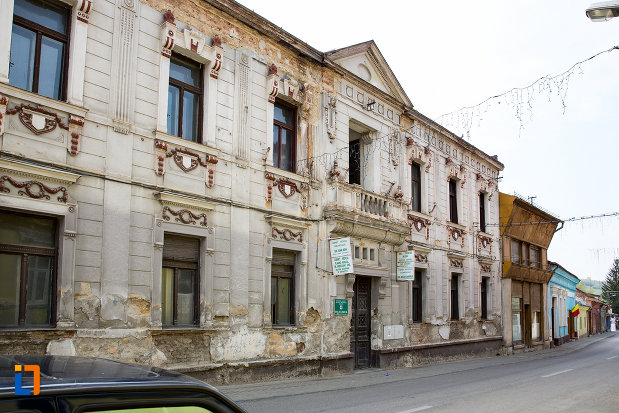 cladire-istorica-azi-policlinica-din-oravita-judetul-caras-severin.jpg