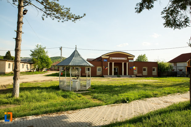 cladire-simbolica-din-orasul-ticleni-judetul-gorj.jpg