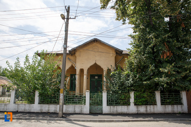 cladirea-fostei-cooperative-de-credit-cetatea-din-turnu-magurele-judetul-teleorman.jpg