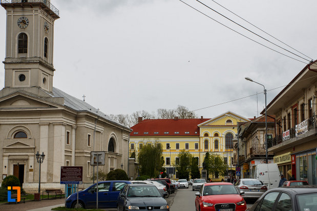 cladiri-aflate-in-piata-iosif-constantin-dragan-din-lugoj-judetul-timis.jpg