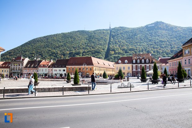 cladiri-din-piata-sfatului-din-brasov-judetul-brasov.jpg
