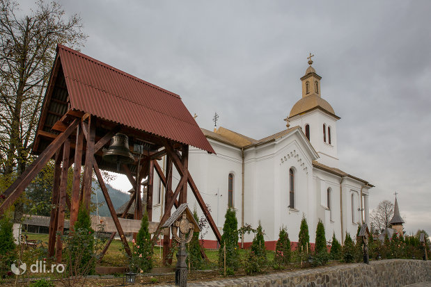 clopotnita-de-la-manastirea-adormirea-maicii-domnului-din-moisei-judetul-maramures.jpg