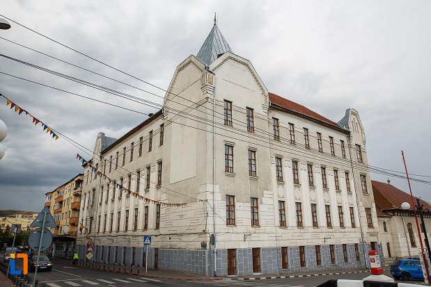 colegiul-national-i-c-bratianu-din-hateg-judetul-hunedoara.jpg