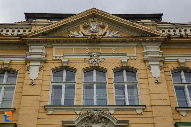 colegiul-natoinal-coriolan-bradiceanu-din-lugoj-judetul-timis-parte-cu-detalii-arhitectonice-deosebite.jpg
