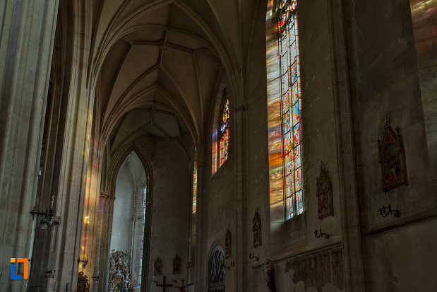 coloane-si-arcuri-din-biserica-sfantul-mihail-din-cluj-napoca-judetul-cluj.jpg