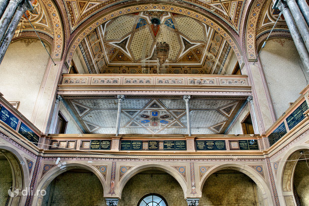 coloane-si-bolta-sinagoga-bd-independentei-din-oradea.jpg