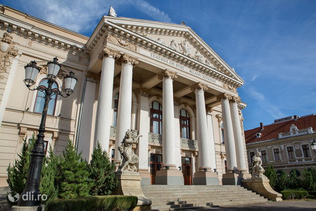 coloane-teatrul-de-stat-din-oradea-judetul-bihor.jpg