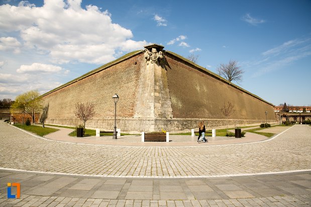 constructie-fortificata-cetatea-alba-carolina-din-alba-iulia-judetul-alba.jpg