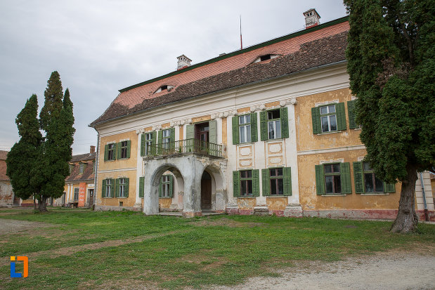 corpul-central-de-la-palatul-de-vara-brukenthal-de-la-avrig-judetul-sibiu.jpg