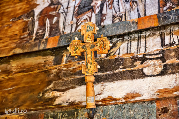 cruce-din-biserica-de-lemn-sf-arhangheli-din-borsa-judetul-maramures.jpg