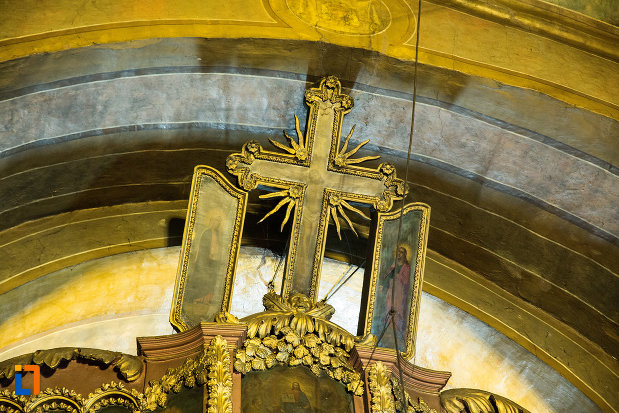 cruce-din-biserica-sf-voievozi-din-targu-jiu-judetul-gorj.jpg