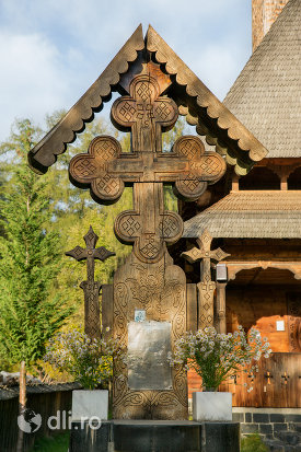 cruce-sculptata-de-la-biserica-de-lemn-din-ocna-sugatag-judetul-maramures.jpg