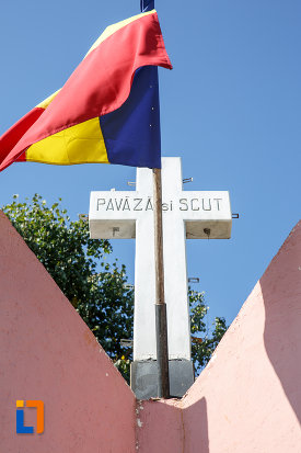crucea-de-la-monument-eroilor-din-salcea-judetul-suceava.jpg