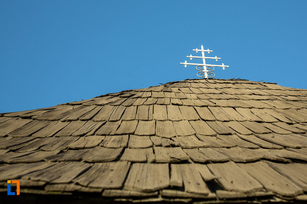 crucea-de-pe-biserica-de-lemn-sf-ioan-botezatoru-din-rovinari-judetul-gorj.jpg
