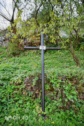 crucea-ii-capela-catolica-din-cavnic-judetul-maramures.jpg