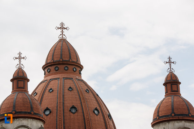 crucile-de-pe-biserica-buna-vestire-catedrala-mica-din-targu-mures-judetul-mures.jpg