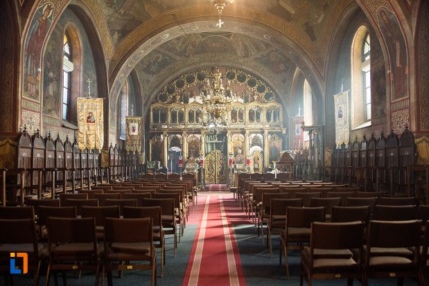 culoar-din-biserica-greaca-bunavestire-din-alba-iulia-judetul-alba.jpg