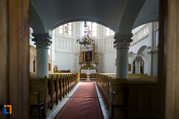 culoar-interior-biserica-evanghelica-din-1906-din-arad-judetul-arad.jpg