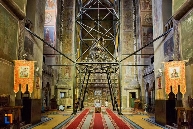 culoar-interior-catedrala-ortodoxa-a-vadului-feleacului-si-clujului-din-cluj-napoca-judetul-cluj.jpg