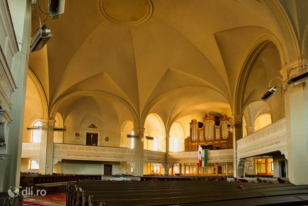 cupola-din-biserica-reformata-din-zalau-judetul-salaj.jpg