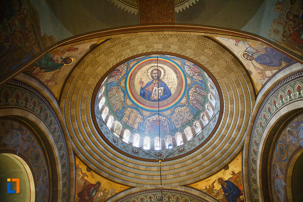 cupola-din-catedrala-ortodoxa-sf-arhangheli-mihail-si-gavril-din-orastie-judetul-hunedoara.jpg