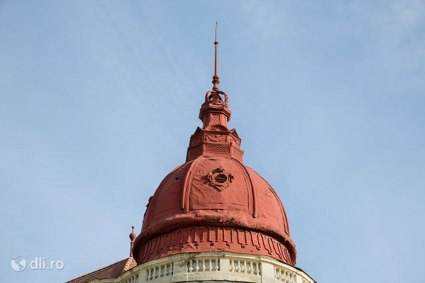 cupola-hala-de-comert-azi-universitatea-oradea-facultatea-de-medicina-si-farmacie-judetul-bihor.jpg