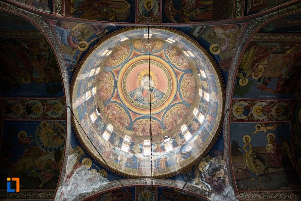 cupola-pictata-din-biserica-ortodoxa-sf-gheorghe-din-racari-judetul-dambovita.jpg