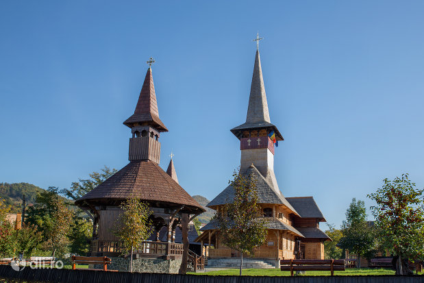 curtea-de-la-biserica-de-lemn-ortodoxa-din-baia-sprie-judetul-maramures.jpg