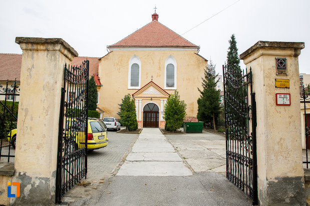 curtea-de-la-biserica-romano-catolica-imaculata-conceptiune-1515-din-medias-judetul-sibiu.jpg