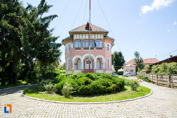 curtea-de-la-casa-bendic-azi-clubul-copiilor-din-targoviste-judetul-dambovita.jpg