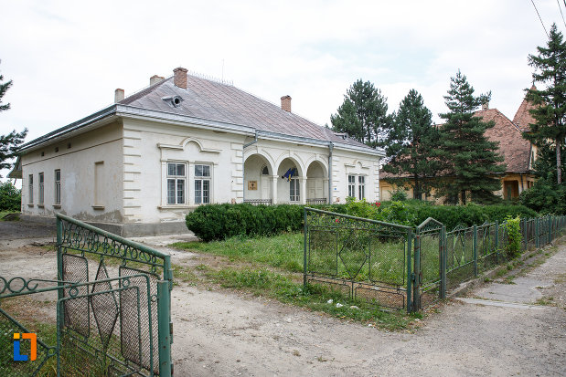 curtea-de-la-muzeul-de-istorie-din-siret-judetul-suceava.jpg