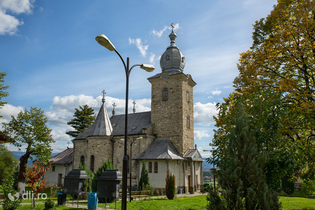 curtea-si-manastirea-sfintii-apostoli-petru-si-pavel-din-bixad-judetul-satu-mare.jpg