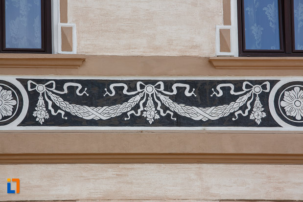 decoratiune-de-pe-hotelul-carol-fosta-vila-1-1896-din-vatra-dornei-judetul-suceava.jpg