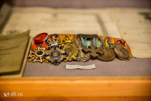 decoratiuni-militare-muzeul-militar-din-oradea-judetul-bihor.jpg