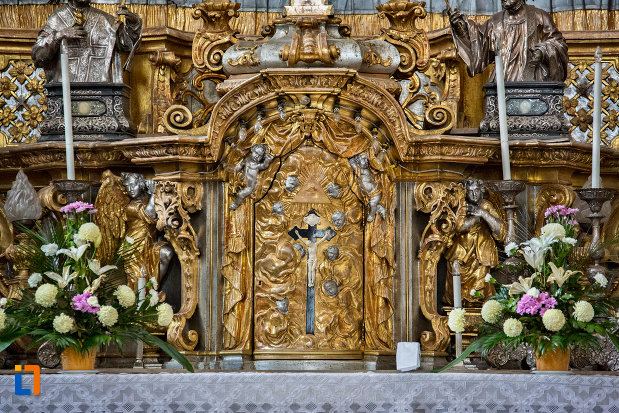 detalii-altar-biserica-romana-catolica-sfanta-treime-din-cluj-napoca-judetul-cluj.jpg