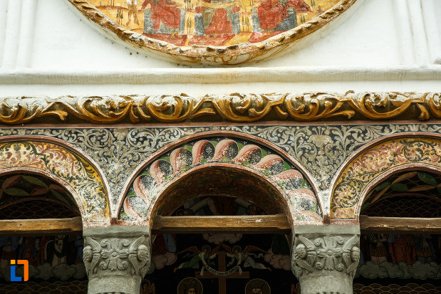 detalii-arhitecturale-biserica-toti-sfintii-1764-din-ramnicu-valcea-judetul-valcea.jpg