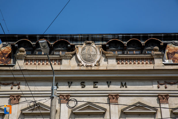 detalii-arhitecturale-de-la-muzeul-arta-lemnului-din-campulung-moldovenesc-judetul-suceava.jpg