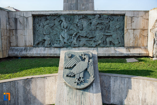 detalii-de-la-baza-statuia-ecvestra-a-lui-mihai-viteazul-din-cluj-napoca-judetul-cluj.jpg